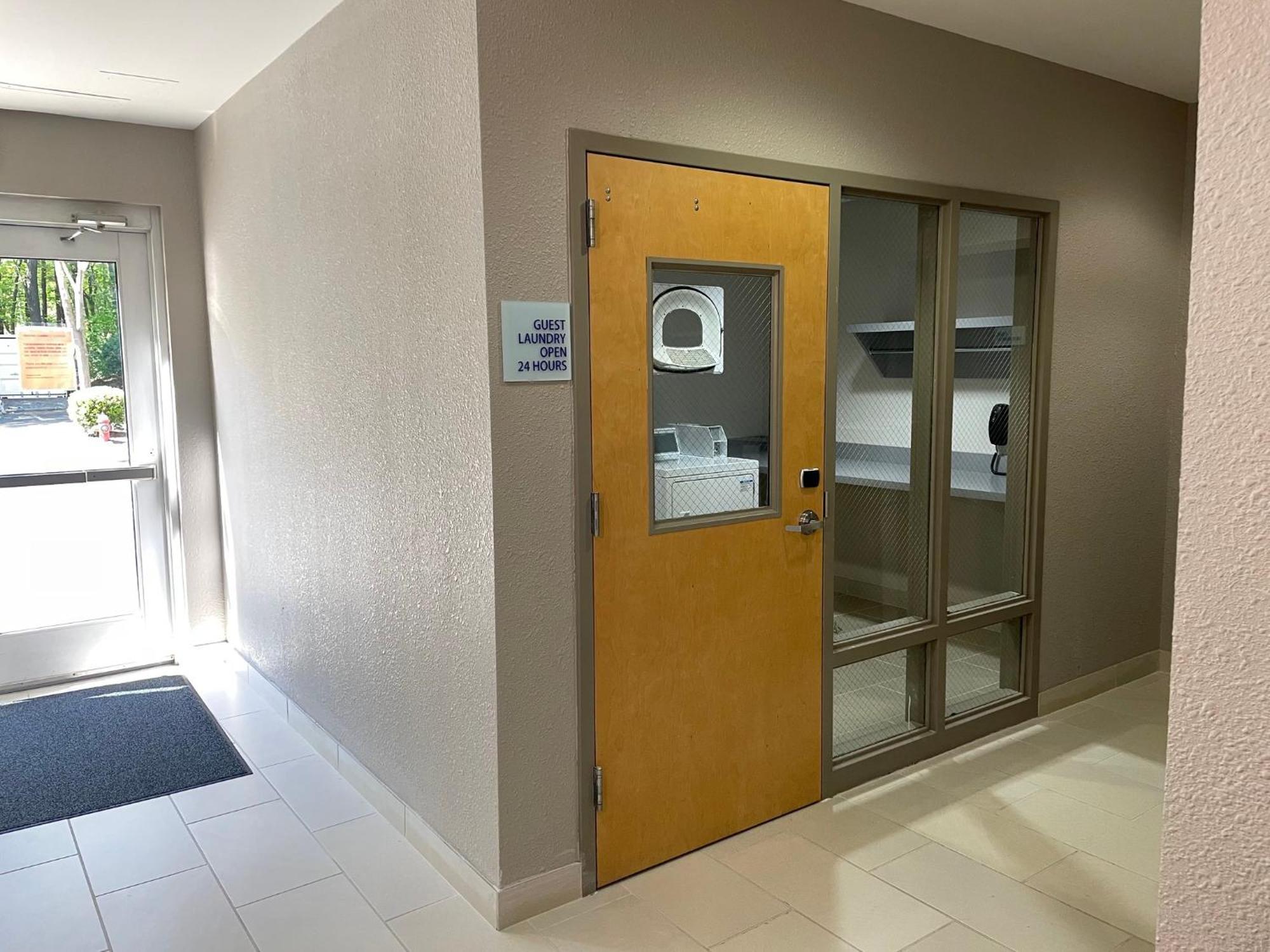 Holiday Inn Express Hotel Raleigh Southwest By Ihg Bagian luar foto