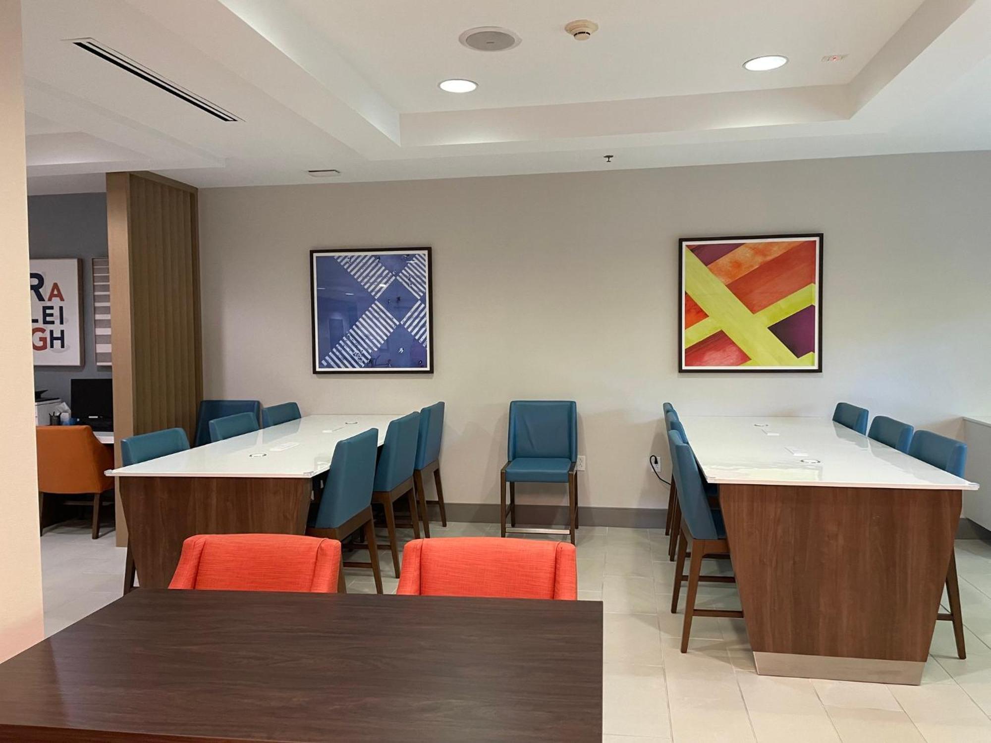 Holiday Inn Express Hotel Raleigh Southwest By Ihg Bagian luar foto