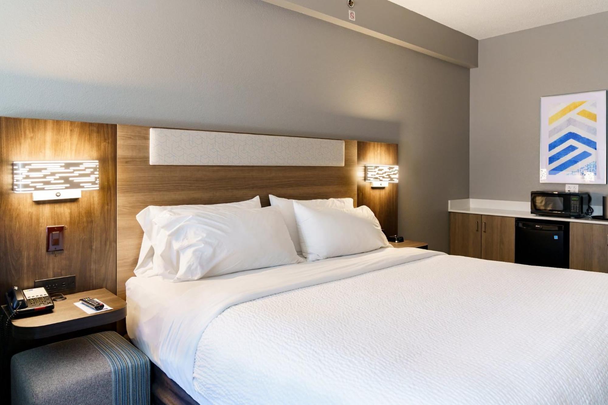 Holiday Inn Express Hotel Raleigh Southwest By Ihg Bagian luar foto