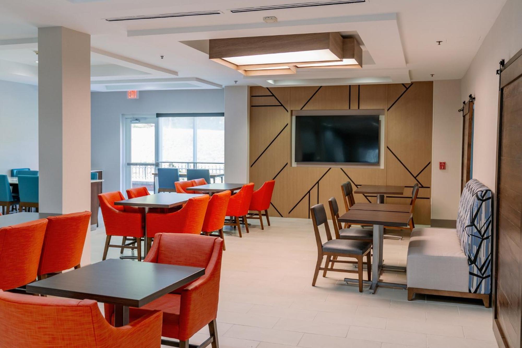 Holiday Inn Express Hotel Raleigh Southwest By Ihg Bagian luar foto