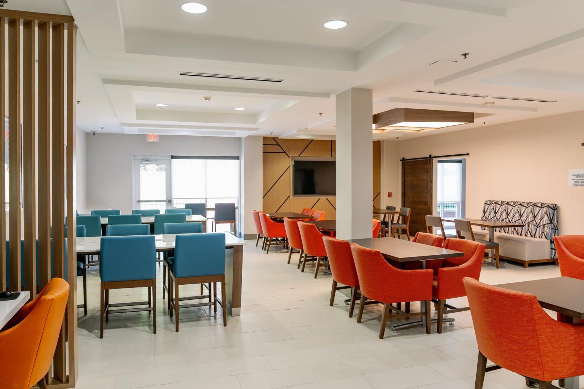 Holiday Inn Express Hotel Raleigh Southwest By Ihg Bagian luar foto