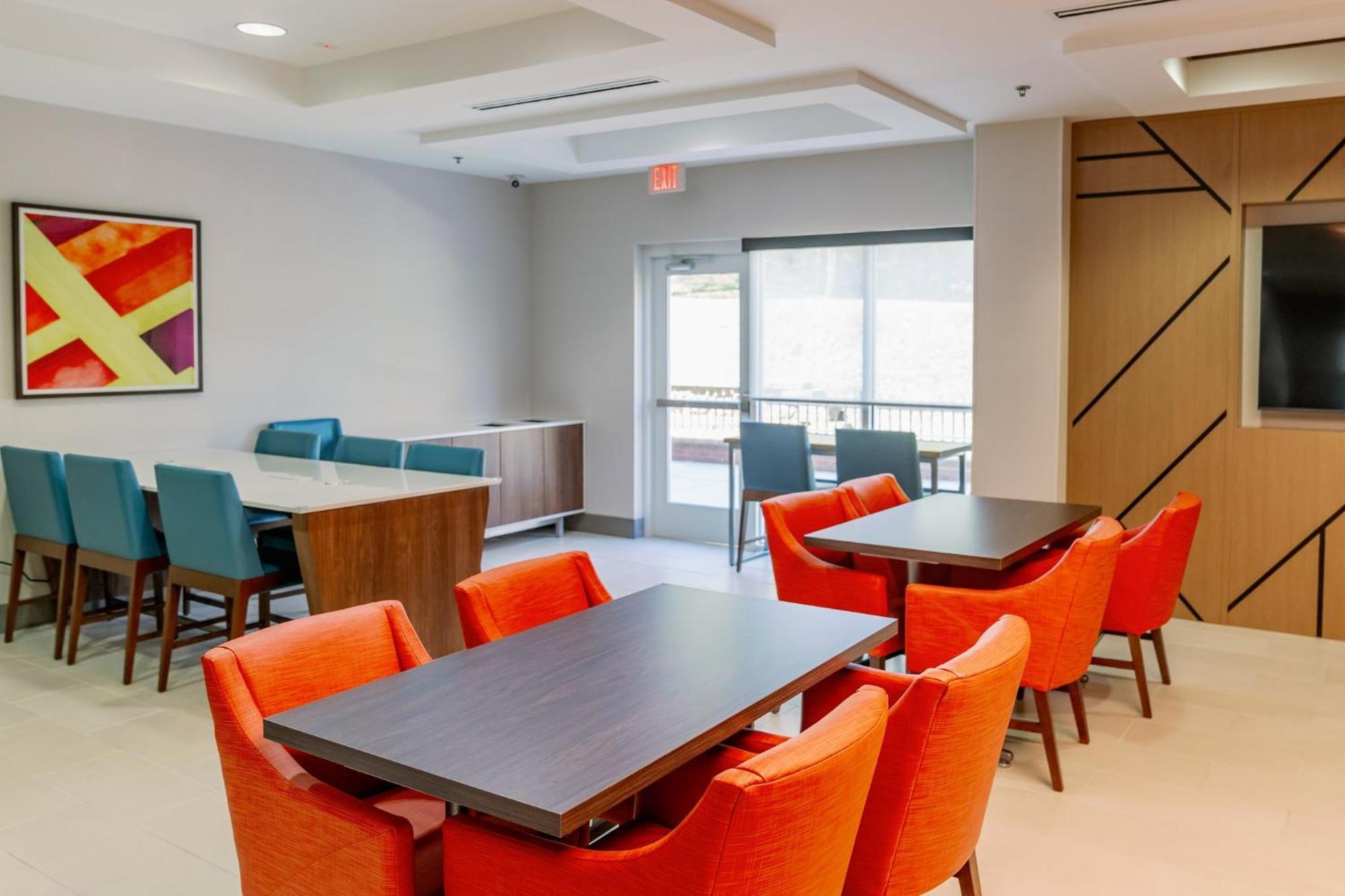 Holiday Inn Express Hotel Raleigh Southwest By Ihg Bagian luar foto