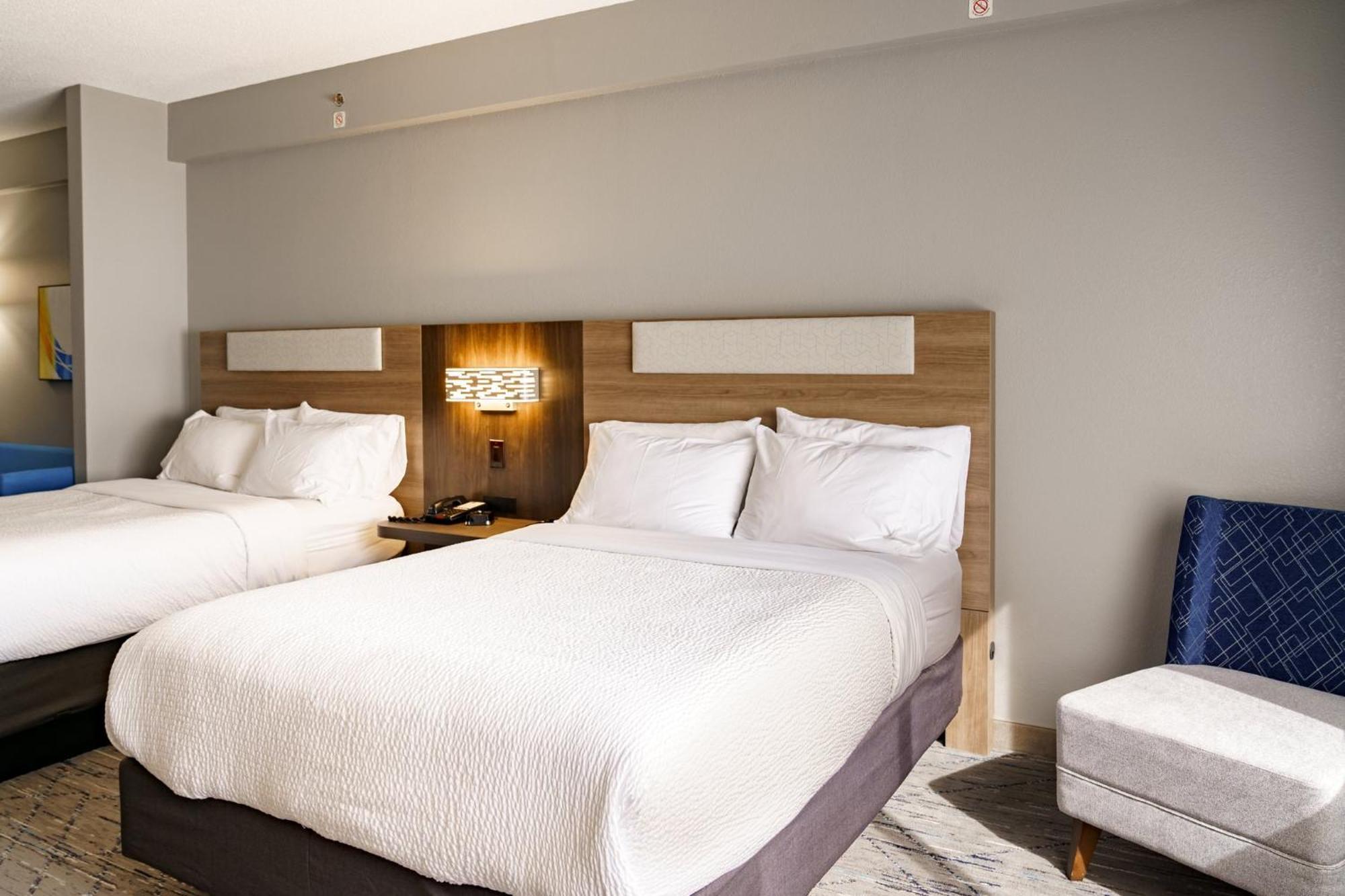Holiday Inn Express Hotel Raleigh Southwest By Ihg Bagian luar foto