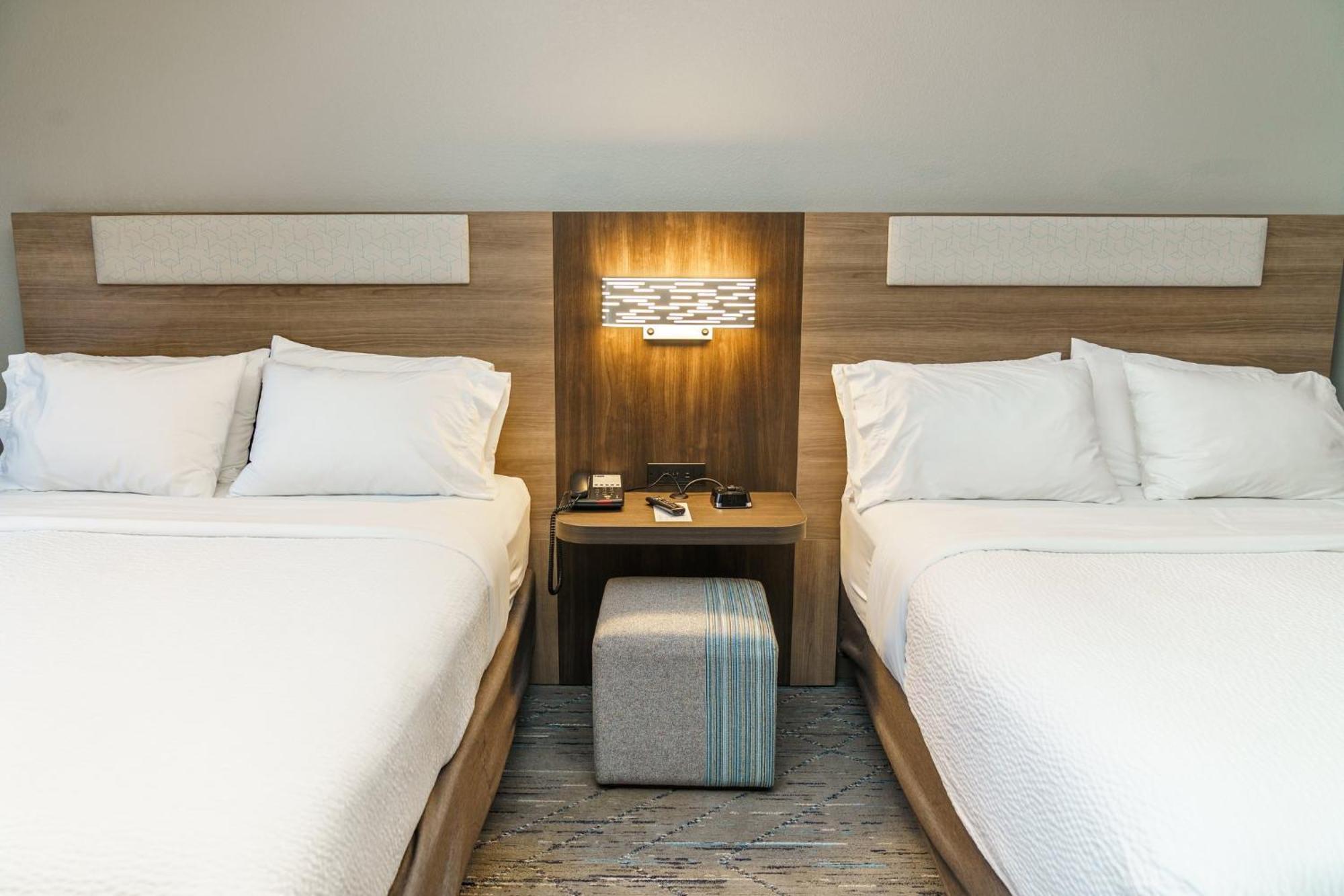 Holiday Inn Express Hotel Raleigh Southwest By Ihg Bagian luar foto