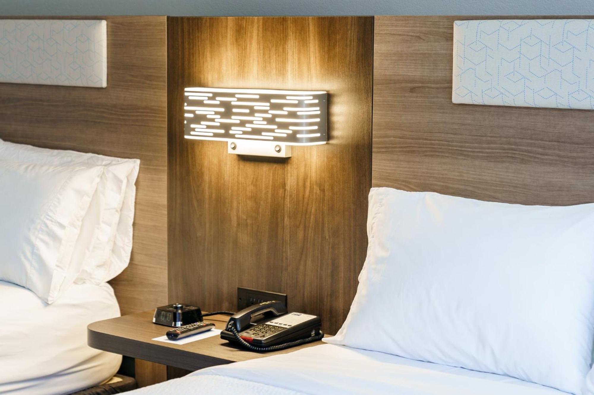 Holiday Inn Express Hotel Raleigh Southwest By Ihg Bagian luar foto