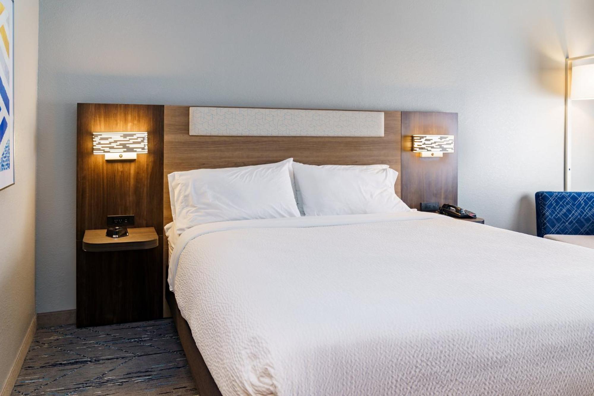 Holiday Inn Express Hotel Raleigh Southwest By Ihg Bagian luar foto