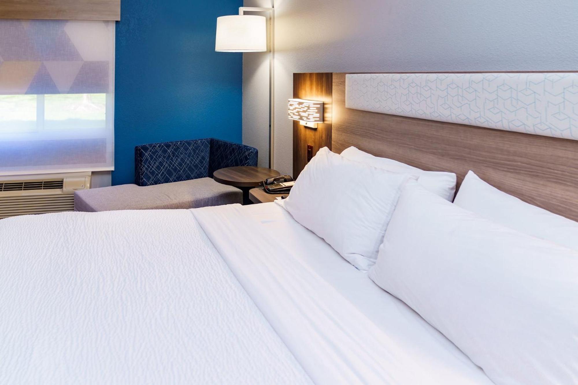 Holiday Inn Express Hotel Raleigh Southwest By Ihg Bagian luar foto