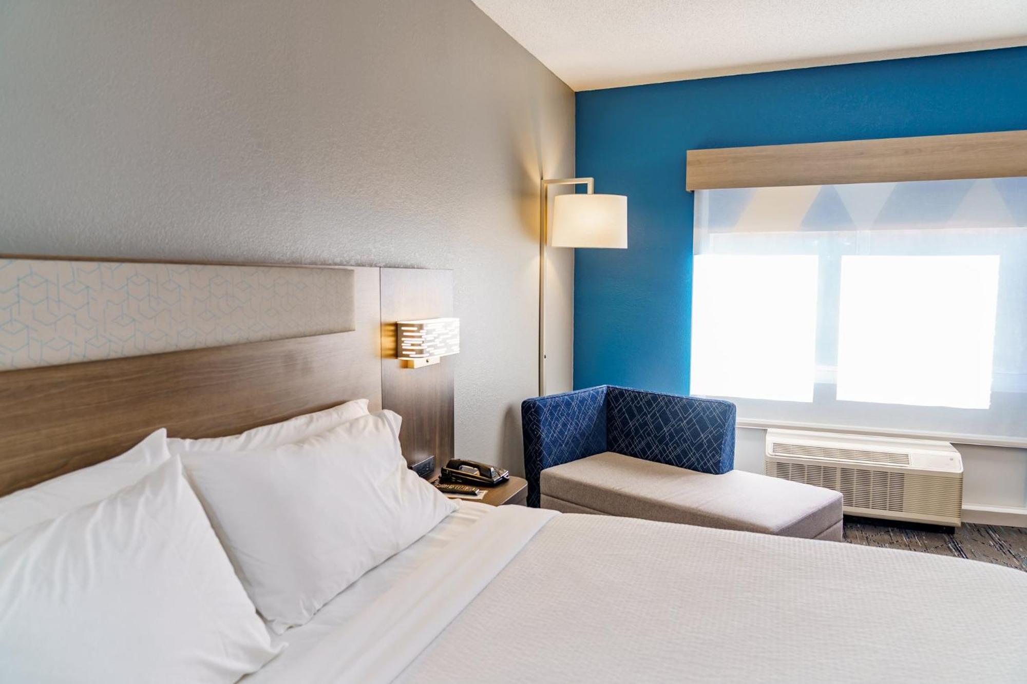 Holiday Inn Express Hotel Raleigh Southwest By Ihg Bagian luar foto